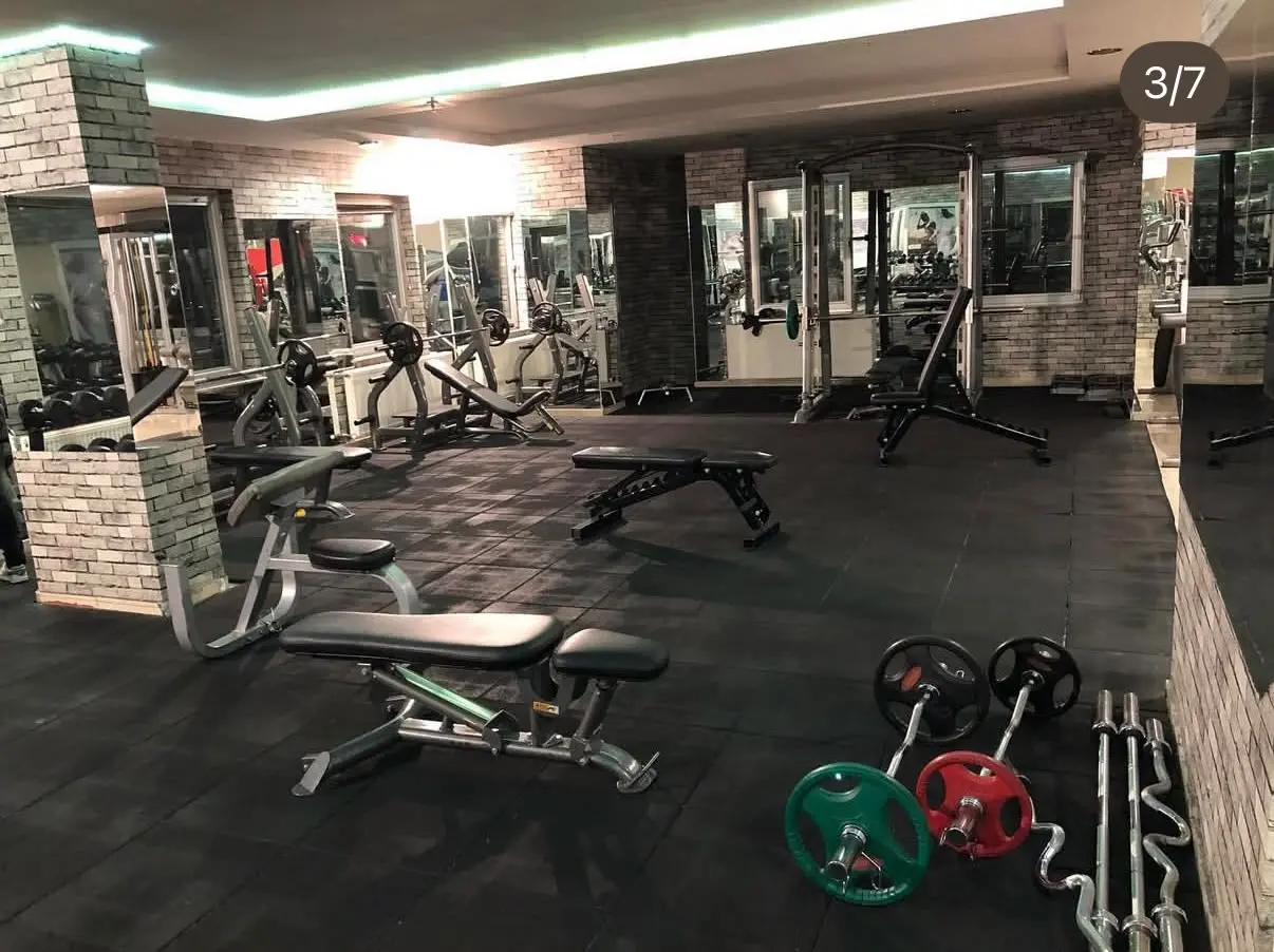 Form Spor kuvvet çalışma alanı ve banklar